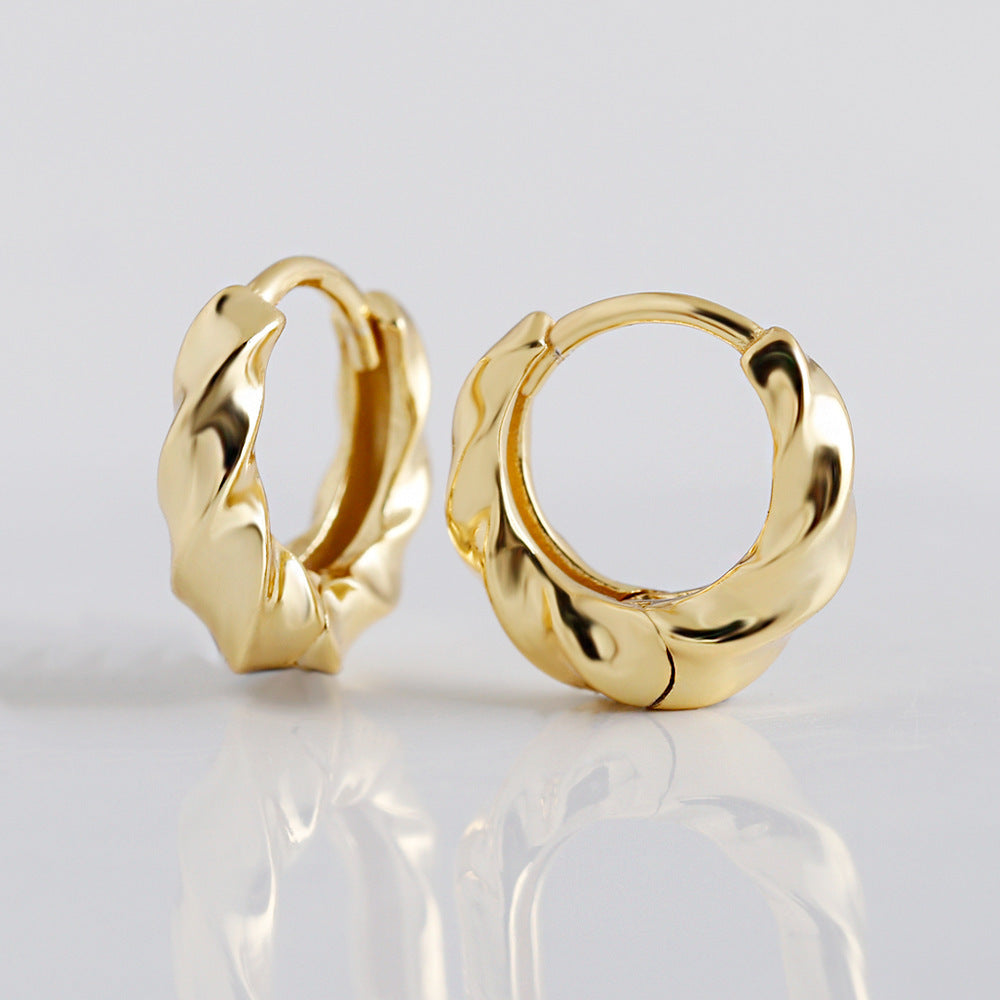 Golden Circle Twisted Ear Clip