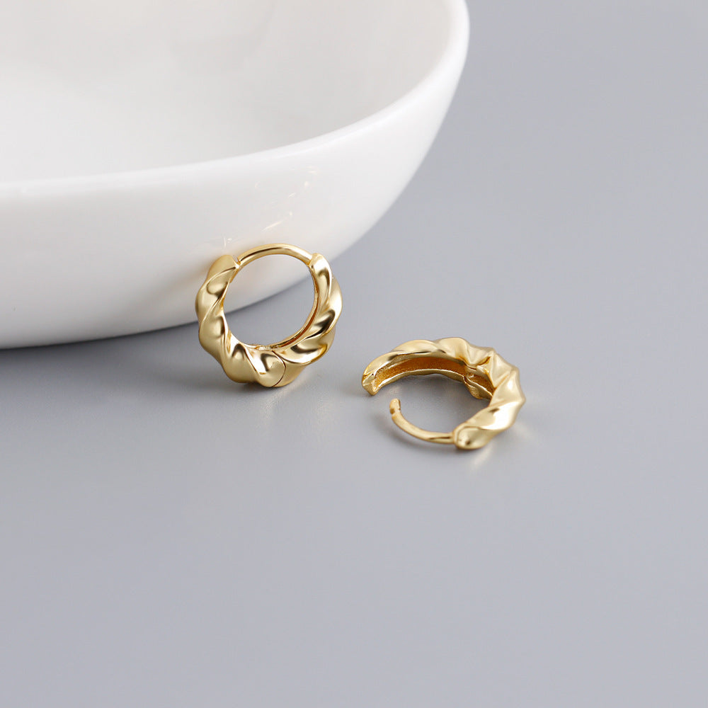 Golden Circle Twisted Ear Clip