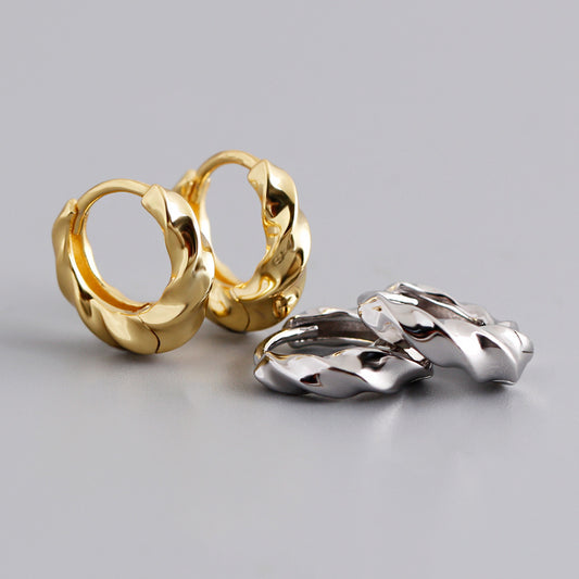 Golden Circle Twisted Ear Clip